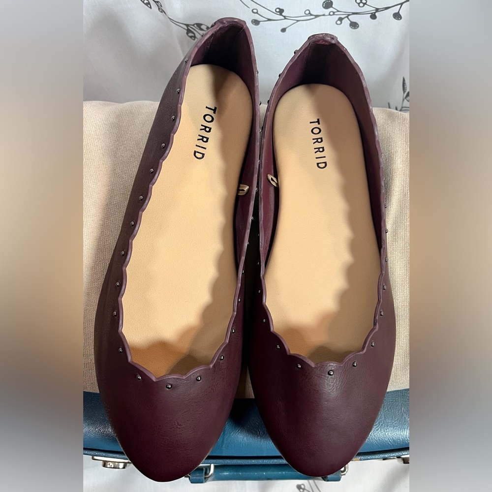 NWOT Torrid Deep Merlot Studded Scalloped Edge Ballet Flats